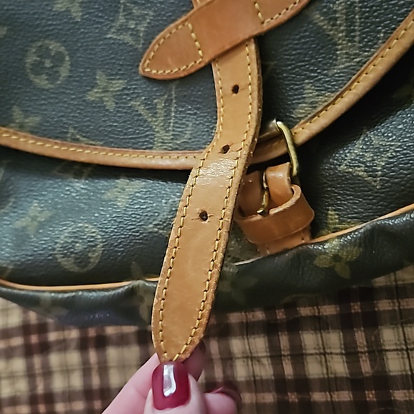Authentic Vintage Louis Vuitton Saumur 30 Crossbody - Picture 15 of 16